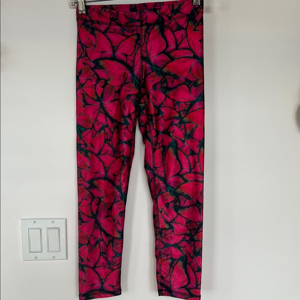 Zara Terez Pink, Red, Black Butterfly Capri Performance Leggings, Size Small.